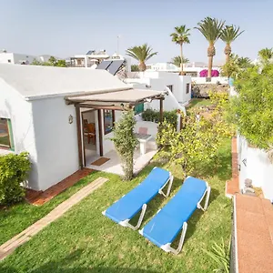 https://casa-aurora-puerto-del-carmen-lanzarote.puertodelcarmen-hotels.org